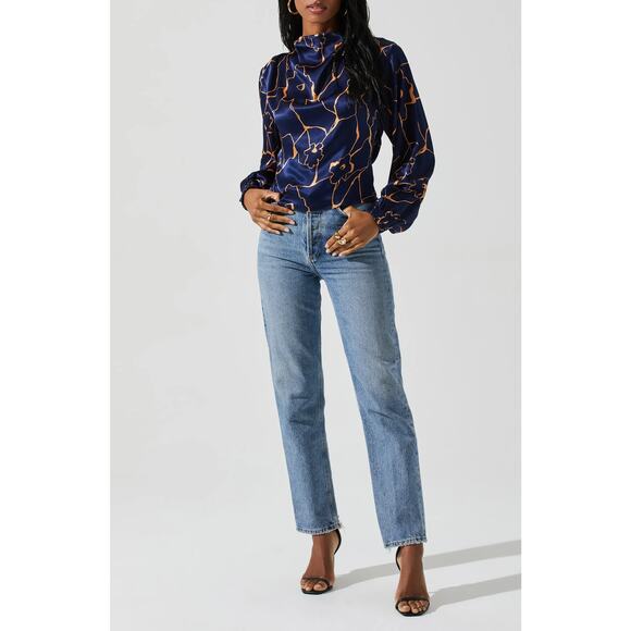 ASTR The Label Women's Veronica Cutout Cowl Neck Long Sleeve Satin Blouse Top - Picture 3 of 4